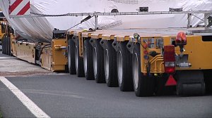 Schwerlasttransport liegengeblieben
