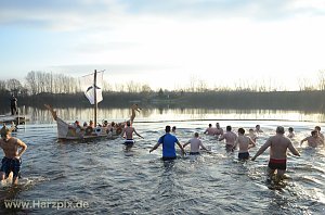 Eisbaden der FH Nordhausen