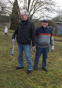 Baumschnitt im Kita-Projektgarten