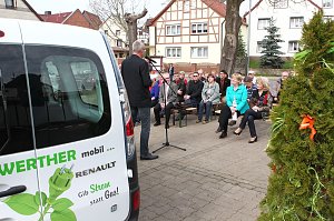 Dorfladen eröffnet, Werther-Mobil übergeben