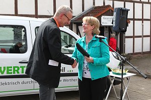 Dorfladen eröffnet, Werther-Mobil übergeben