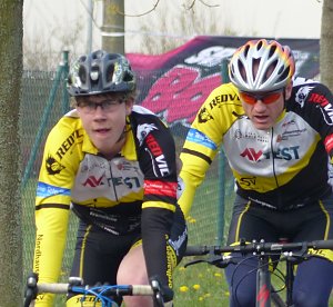 Erstes Rennen: Ein Blick in die Gesichter von Phillip und Jens-Uwe