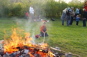 Osterfeuer in Obergebra