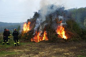 Osterfeuer in Obergebra