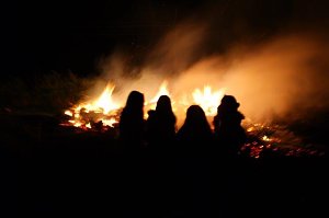 Osterfeuer in Obergebra