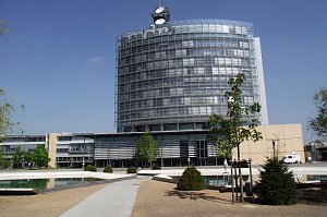 Unterwegs: Das hochmoderne Geb&auml;ude des MDR in Leipzig ist ein Blickfang.
