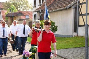 Maibaum in Obergebra gesetzt