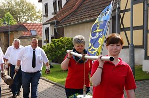 Maibaum in Obergebra gesetzt