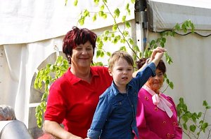 Maibaum in Obergebra gesetzt
