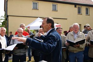 Maibaum in Obergebra gesetzt