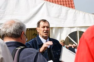 Maibaum in Obergebra gesetzt