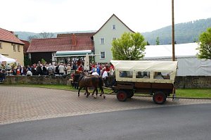 Maibaum in Obergebra gesetzt