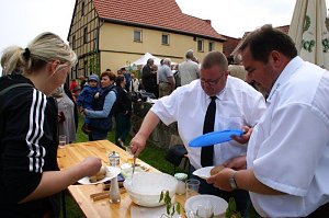 Maibaum in Obergebra gesetzt