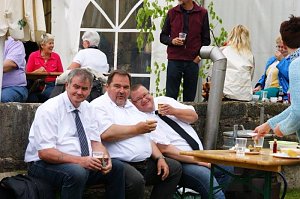 Maibaum in Obergebra gesetzt