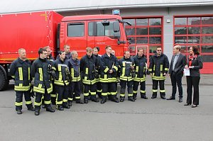 Dekontaminations-Fahrzeug &uuml;bergeben