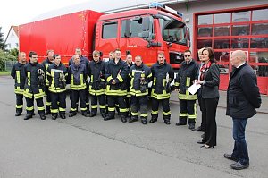 Dekontaminations-Fahrzeug &uuml;bergeben