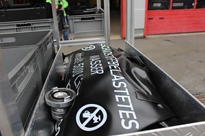 Dekontaminations-Fahrzeug &uuml;bergeben