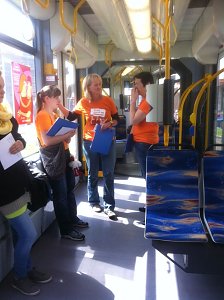 Hebammen in der Stra&szlig;enbahn