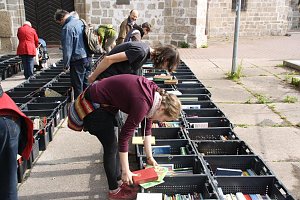 B&uuml;chermarkt des KILA auf dem Blasiikirchplatz