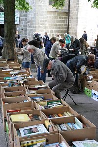 B&uuml;chermarkt des KILA auf dem Blasiikirchplatz