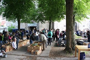 B&uuml;chermarkt des KILA auf dem Blasiikirchplatz