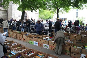 12 (oder 13) Kila B&uuml;cherflohmarkt