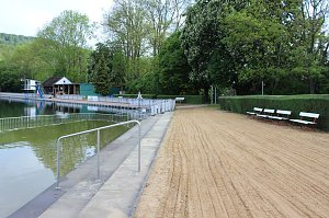 Erste Badeg&auml;ste am Bebraer Teich