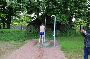 Erste Badeg&auml;ste am Bebraer Teich