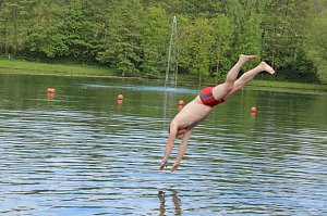 Erste Badeg&auml;ste am Bebraer Teich