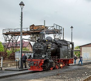 Fototermin beim Erg&auml;nzen der Vorr&auml;te in der Einsatzstelle des Bahnhofs Nordhausen Nord