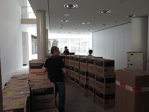 Besuch im B&uuml;rgerhaus: Neue Kartons sind gekommen
