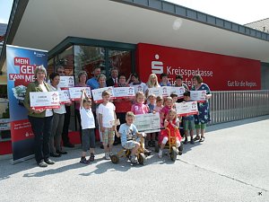 Spenden&uuml;bergabe in der Kreissparkasse