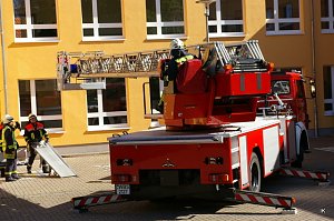 Feuerwehr&uuml;bung an Hentrich-Schule