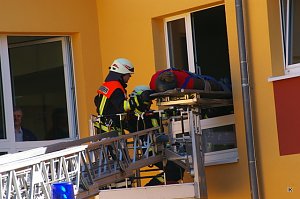 Feuerwehr&uuml;bung an Hentrich-Schule