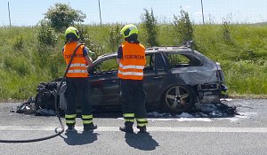 Ausgebranntes Auto auf der A 38