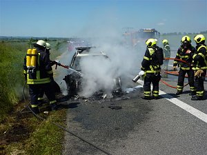 Ausgebranntes Auto auf der A 38