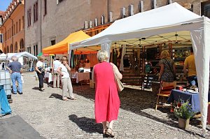 Fortsetzung mit Markttreiben
