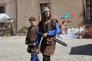 Fortsetzung mit Markttreiben