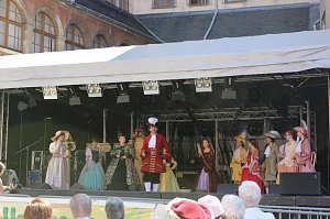 Fortsetzung mit Markttreiben