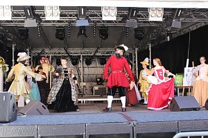 Fortsetzung mit Markttreiben