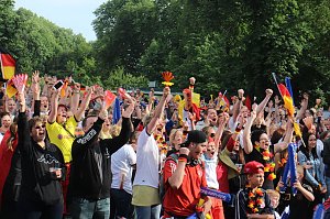 Erstes Public Viewing im Parkschloss