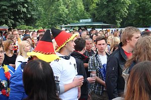 Erstes Public Viewing im Parkschloss