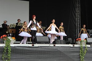 Die Eleven des Tanzstudios Radeva auf dem Rolandsfest