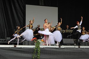 Die Eleven des Tanzstudios Radeva auf dem Rolandsfest