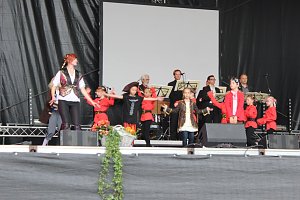 Die Eleven des Tanzstudios Radeva auf dem Rolandsfest