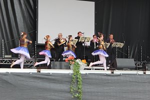 Die Eleven des Tanzstudios Radeva auf dem Rolandsfest