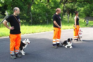 Rettungshundestaffel begeisterte Alterskameraden.