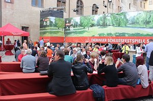 Prominente Premiereng&auml;ste