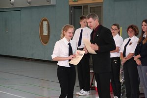 Lena Rogge erh&auml;lt die Ehrennadel des LJJV in Bronze f&uuml;r ihre au&szlig;ergew&ouml;hnlichen Leistungen (1.Bundeskadermitglied des Vereins und Teilnehmerin EM-2014)