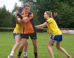 Premiere im Feldhandball